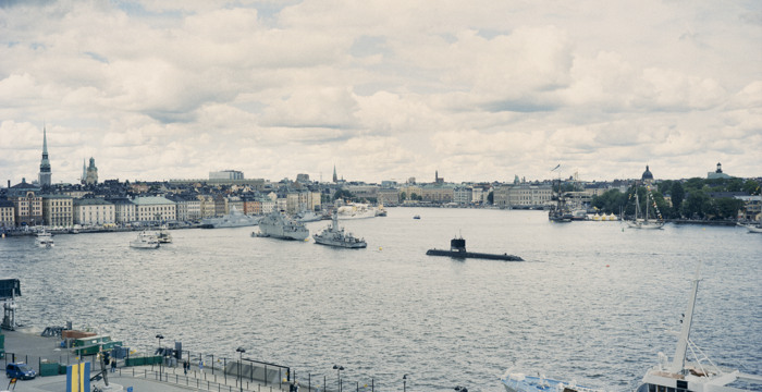Båtar och ubåt i Stockholms inlopp.